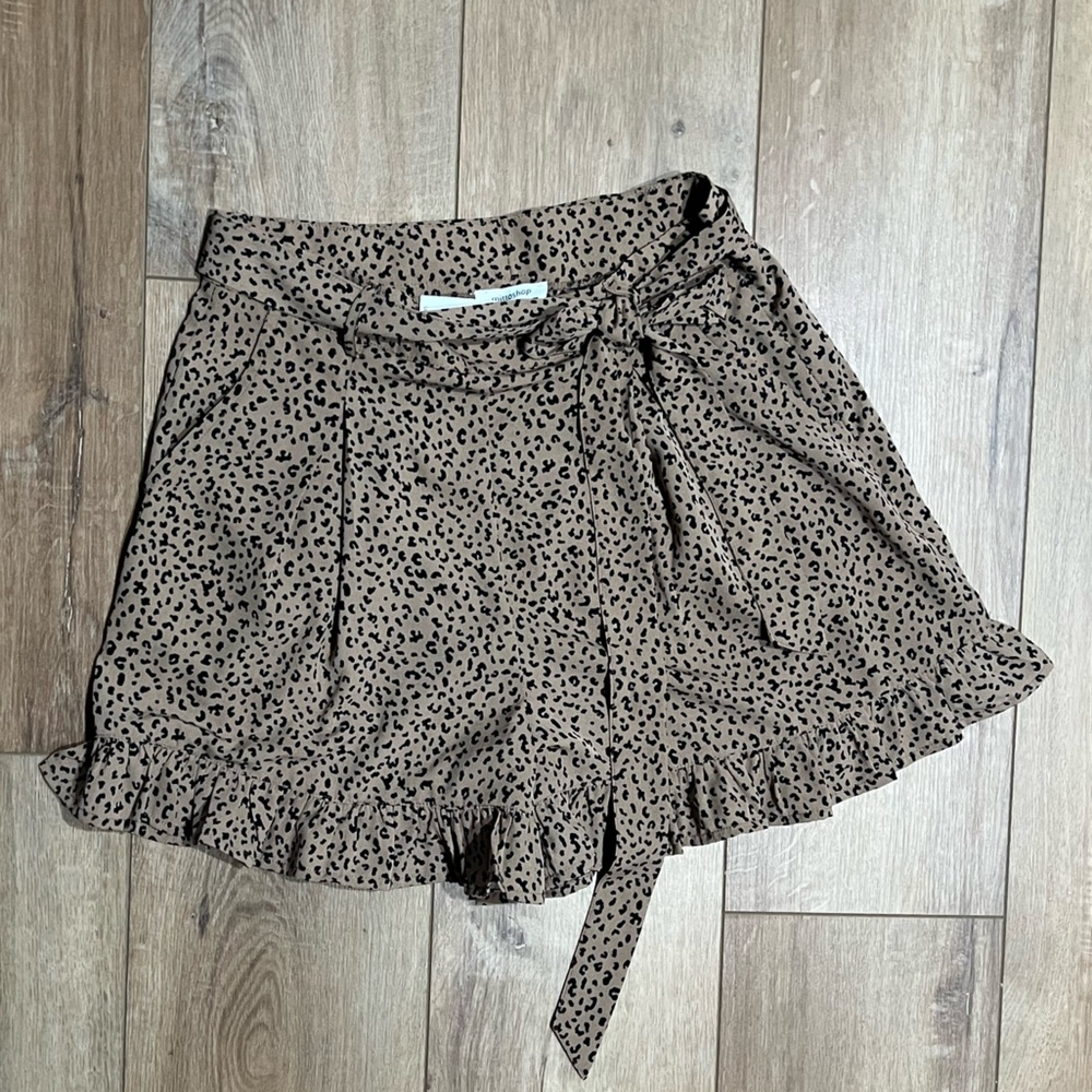 Mittoshop Tan Leopard Print Dressy Ruffle Shorts Medium
